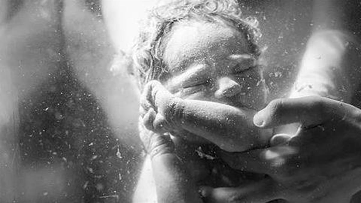 Πώς είναι η γέννα στο νερό: 15 (πολύ) ρεαλιστικές φωτογραφίες