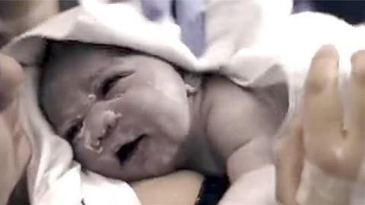 Μοναδικό βίντεο: Καρέ-καρέ ο δύσκολος τοκετός μιας νέας μαμάς