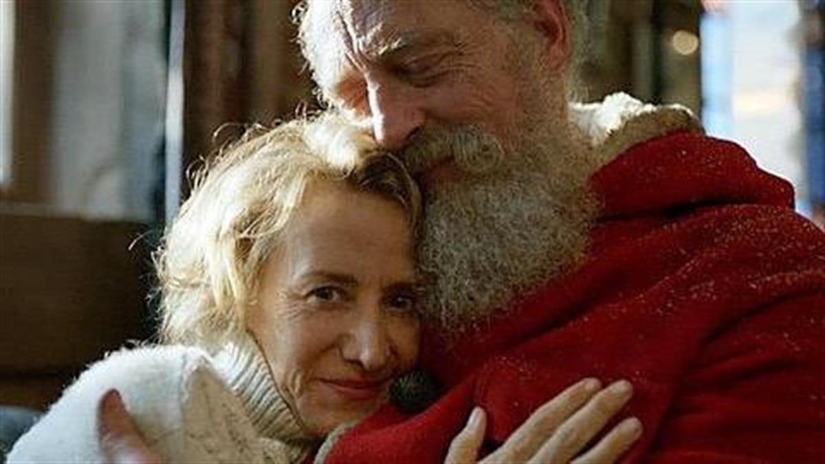 Η τρυφερή διαφήμιση με τη γυναίκα του Άγιου Βασίλη που πρέπει να δείτε