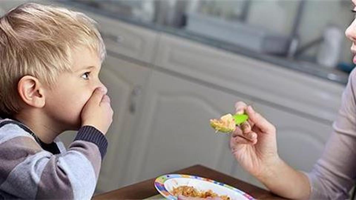Ο 4 ετών γιος μου τρώει μόνο αλεσμένο φαγητό. Τι να κάνω;