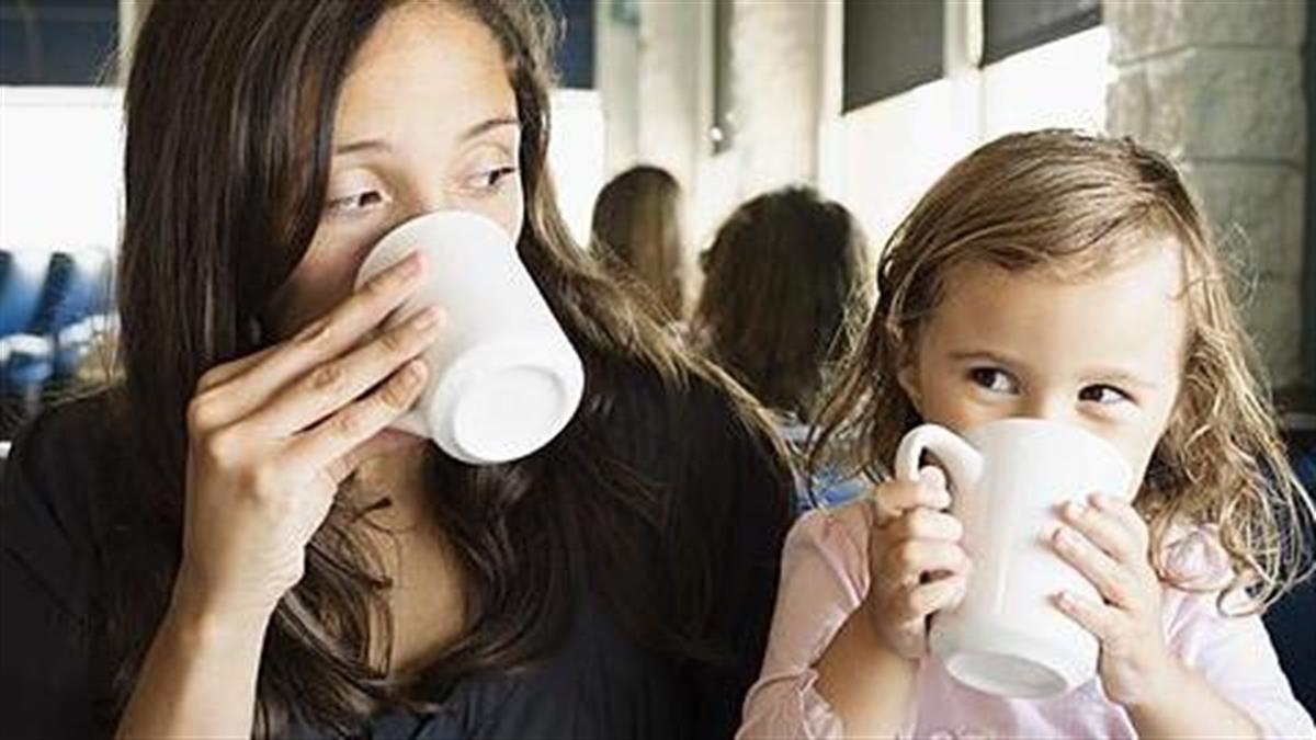 Καφές με φίλες: Πώς να περάσετε καλά και εσείς και τα παιδιά