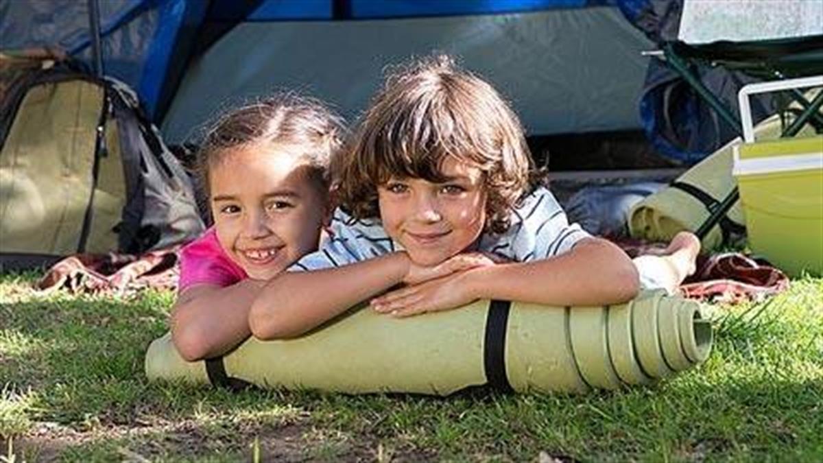 12 πρακτικές ιδέες που θα κάνουν το camping με τα παιδιά παιχνιδάκι