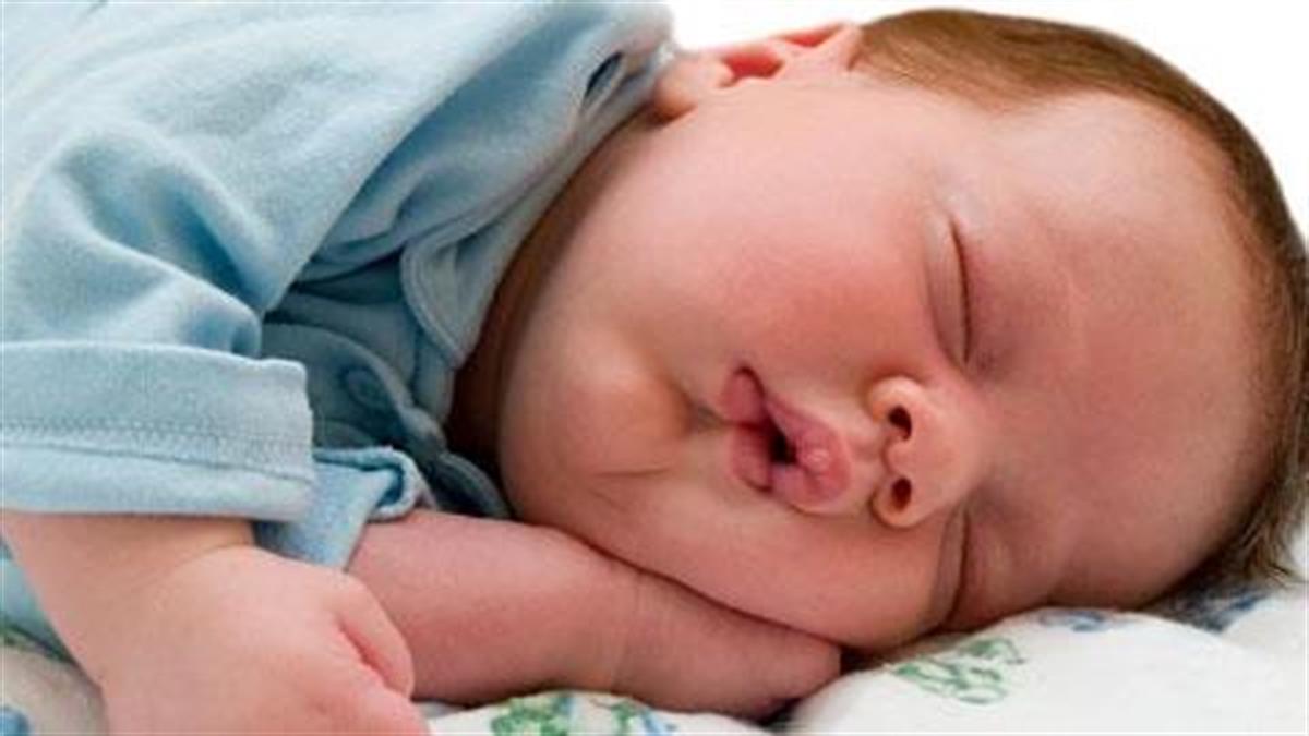 Συμβουλές για να κοιμάται όλη νύχτα το μωρό (κι εσείς μαζί)