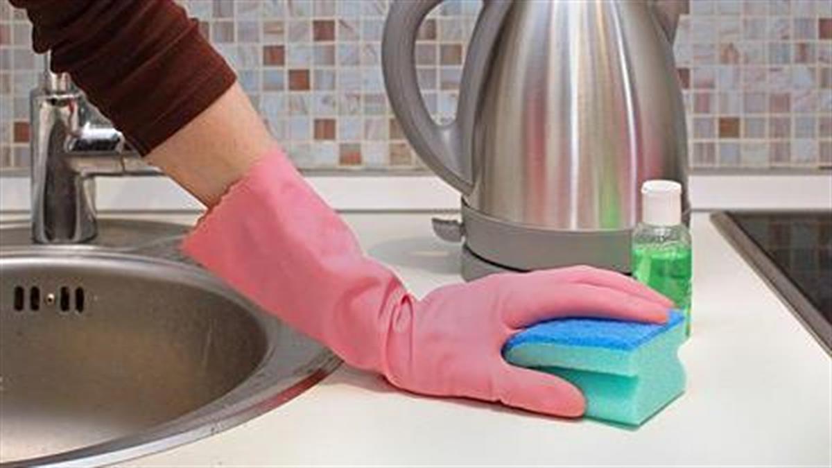 Πώς να καθαρίσετε τον πάγκο της κουζίνας ανάλογα με το υλικό του