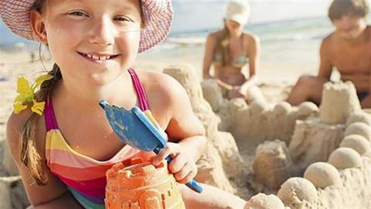 Πώς να χτίσετε τέλεια κάστρα στην άμμο με τα παιδιά