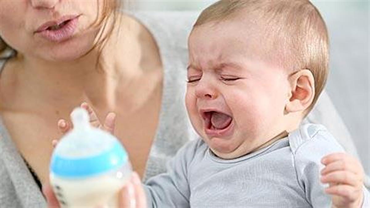 Το 2,5 μηνών μωρό μου όταν τρώει, πονάει και κλαίει. Μήπως φταίει το γάλα;