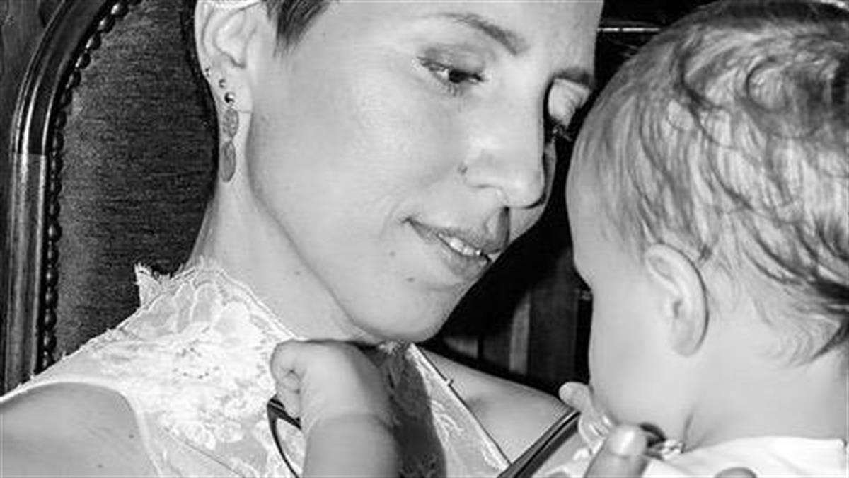 Μητέρα που έχασε τη μάχη με τον καρκίνο άφησε στην κόρη της 17 συμβολικά δώρα γενεθλίων