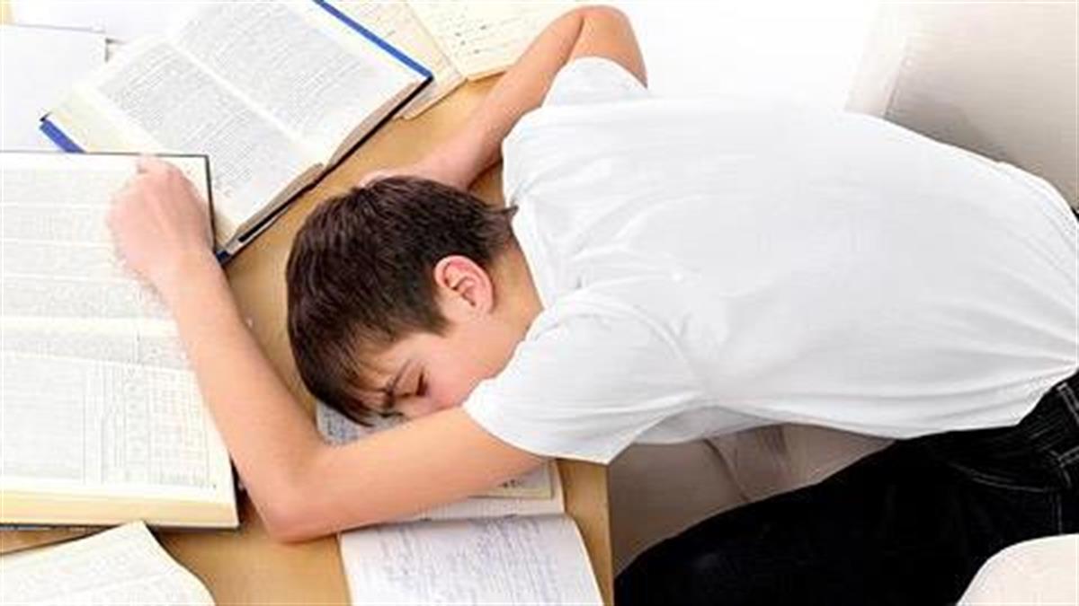 Уставший какая часть. Подготовка к экзаменам. Уставший подросток. Ученик устал. Сон школьников.