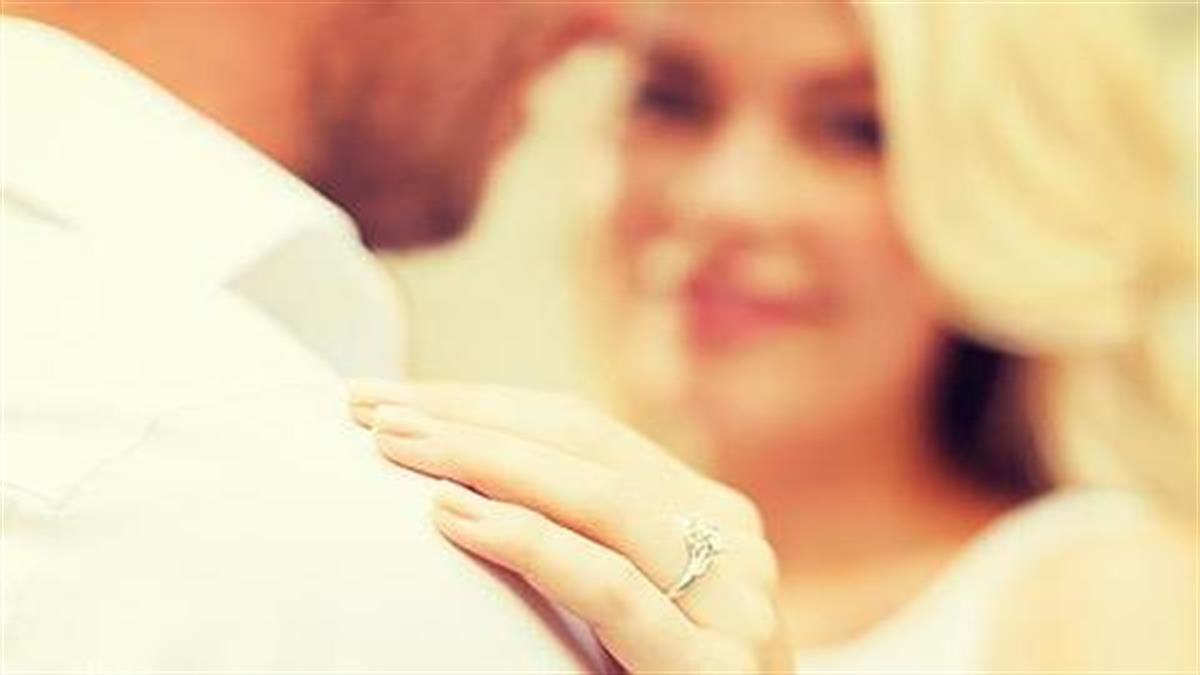 Είναι λάθος να παντρευτώ τον κατά 10 χρόνια μικρότερο σύντροφό μου;