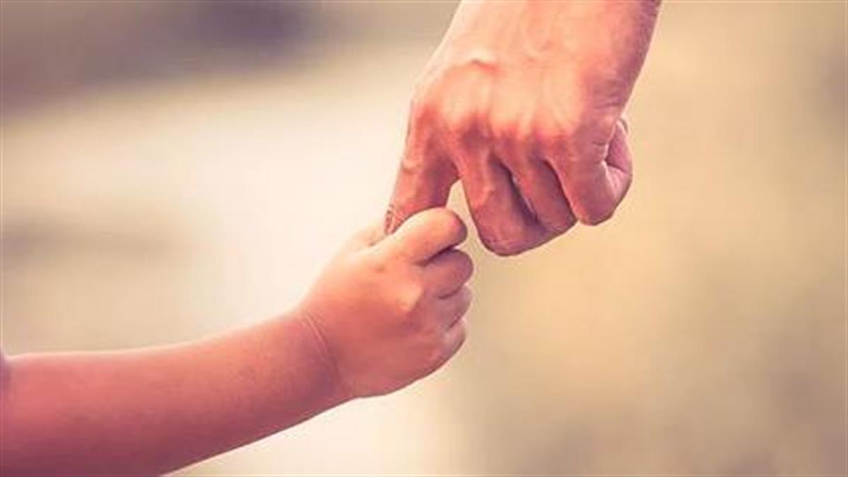 «Αυτή είναι η καλύτερη συμβουλή που μου έδωσε ο μπαμπάς μου»: 11 γονείς θυμούνται