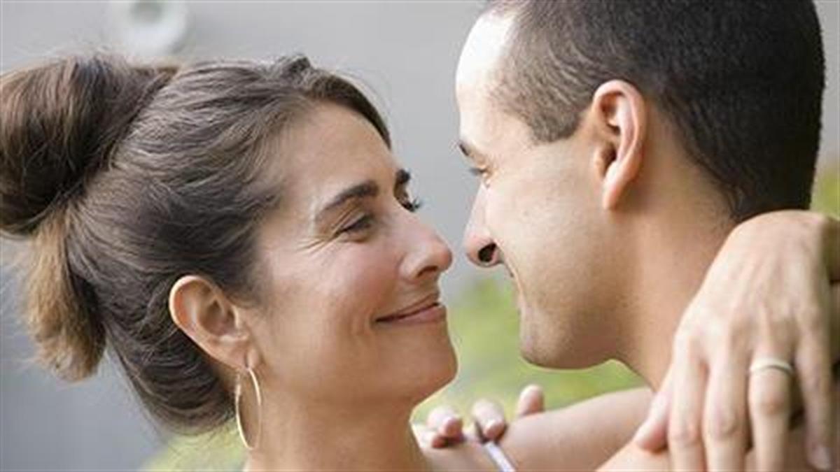 Χώρισα έπειτα από 31 χρόνια και τώρα είμαι ερωτευμένη με έναν άντρα κατά 10 χρόνια μικρότερο. Είμαι προβληματισμένη...