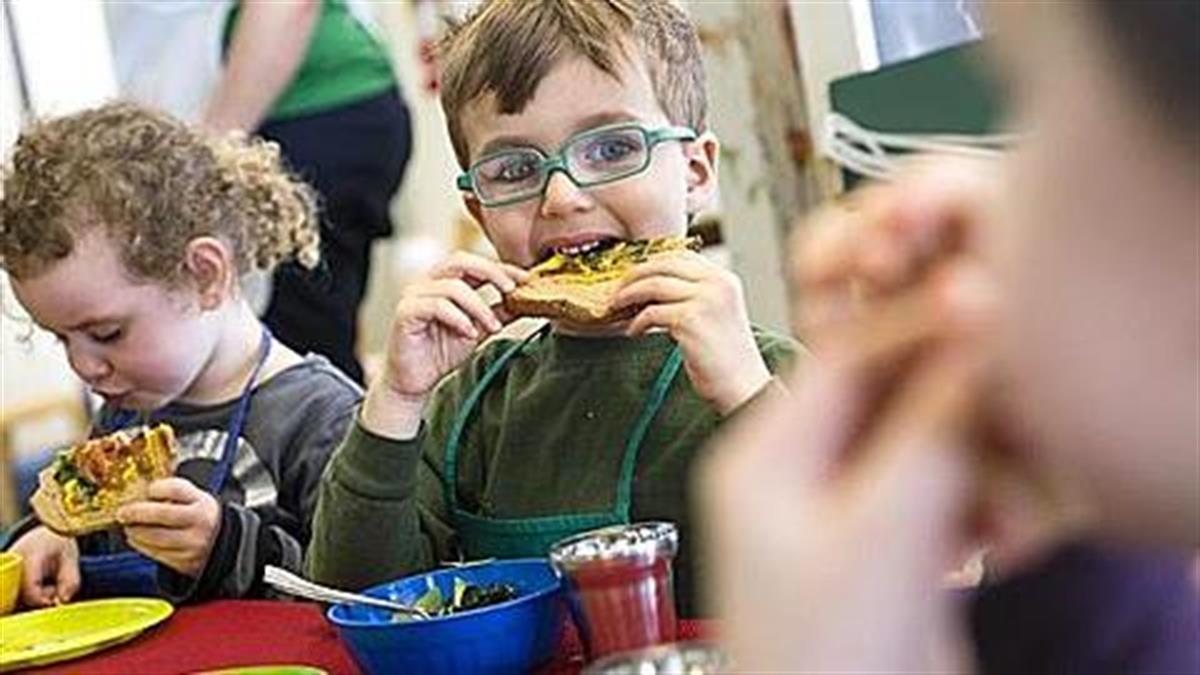 Ξεκίνησε από χθες η διανομή των σχολικών γευμάτων στους μαθητές όλης της χώρας
