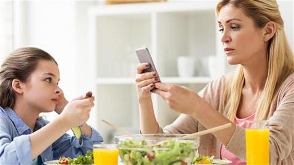 Πώς τα smartphones αλλάζουν τη δομή της οικογένειας και πώς να προστατευθούμε