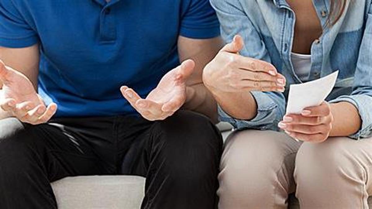 Ο σύντροφός μου βοηθάει συνέχεια οικονομικά τους δικούς του με αποτέλεσμα να μένουμε πίσω. Πώς θα το καταλάβει;