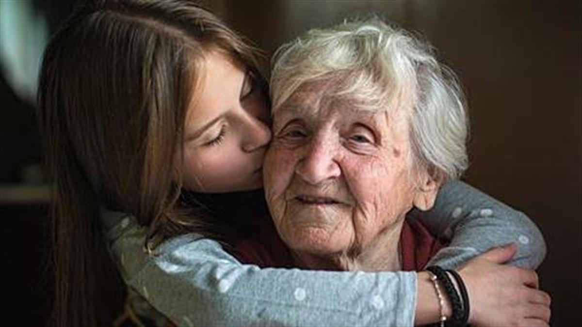 Οι παππούδες που φροντίζουν τα εγγόνια τους ζουν περισσότερο