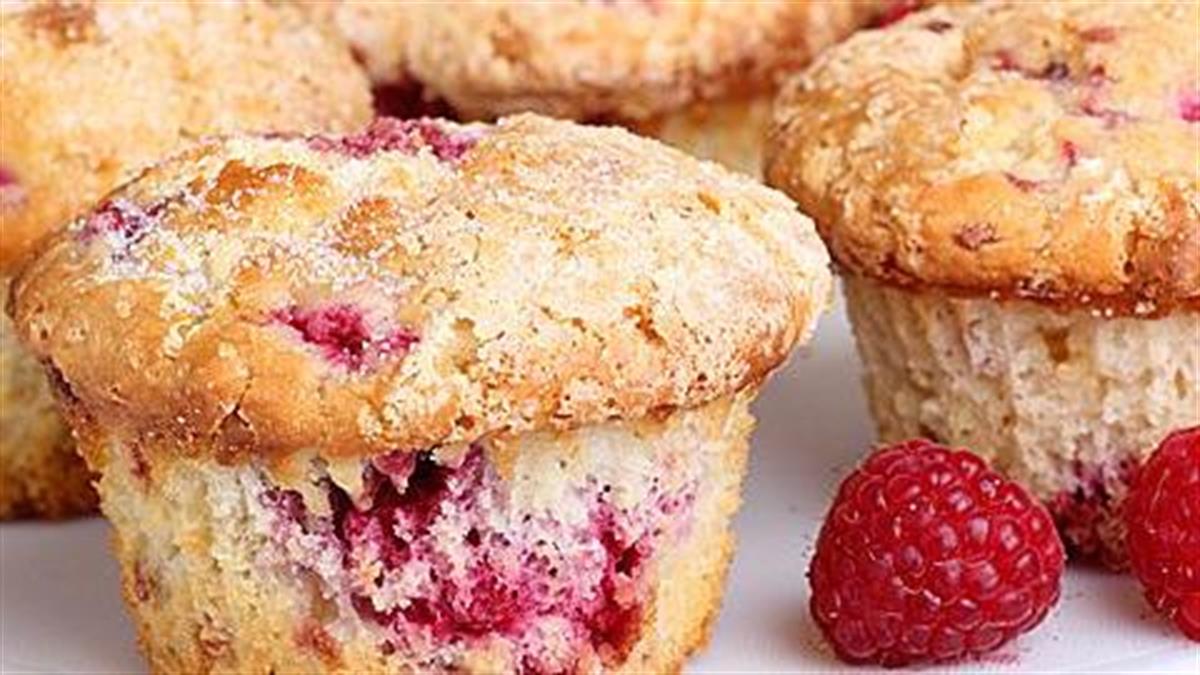 Πώς να φτιάξετε λαχταριστά muffins με βατόμουρα