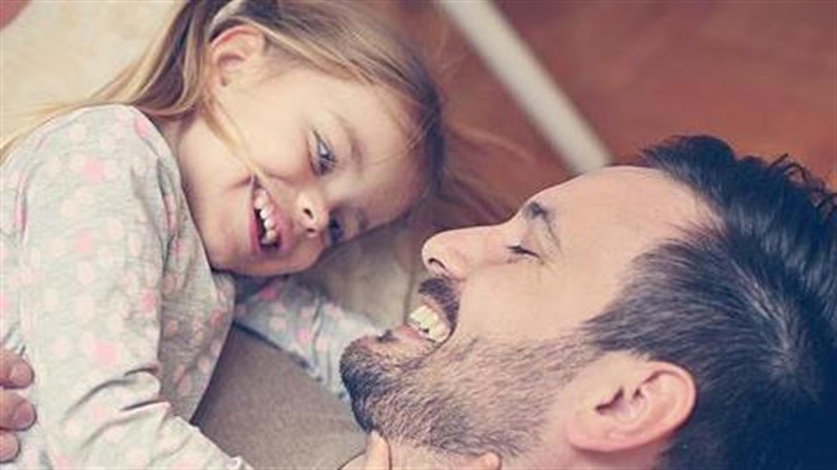 Τα στάδια που περνάει η σχέση κάθε κόρης με τον μπαμπά της