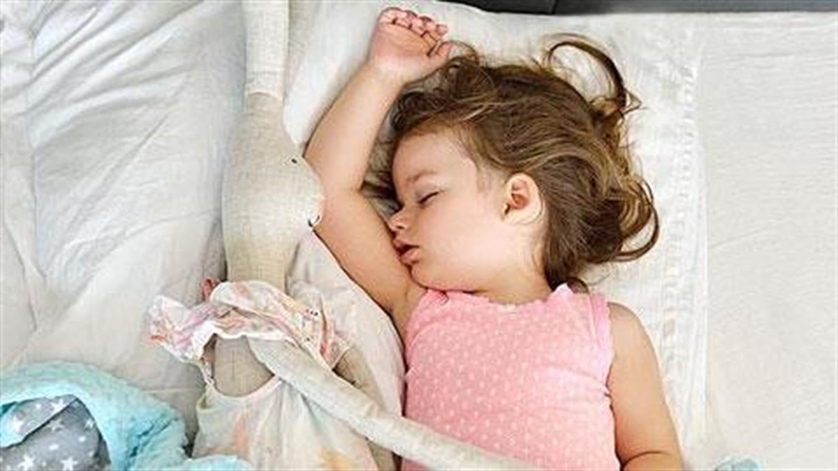 5 τρόποι για να κοιμηθεί το παιδί σαν πουλάκι φέτος το καλοκαίρι