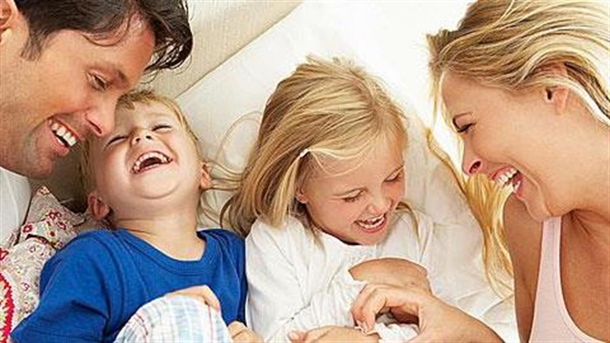 Τα 4 συστατικά μιας δεμένης οικογένειας που κάνουν το παιδί ευτυχισμένο