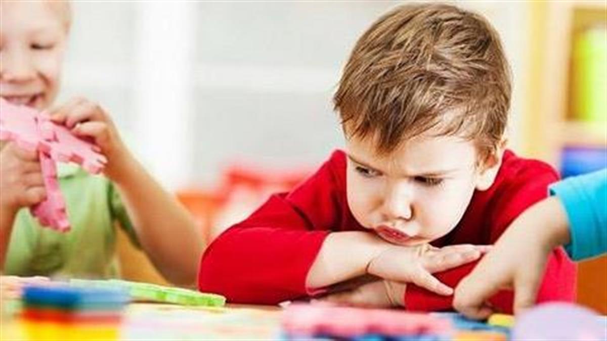 5 φράσεις που βοηθούν το παιδί να μην τα παρατάει με την πρώτη δυσκολία