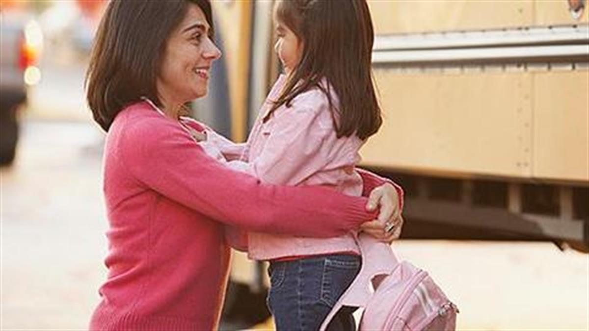 «Πρώτη φορά στο μεγάλο σχολείο!»: Η συγκίνηση και η προετοιμασία μια μαμάς
