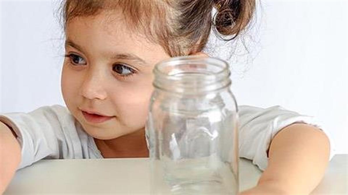 Πώς να κάνετε τα παιδιά συνεργάσιμα με ένα βάζο και λίγο βαμβάκι