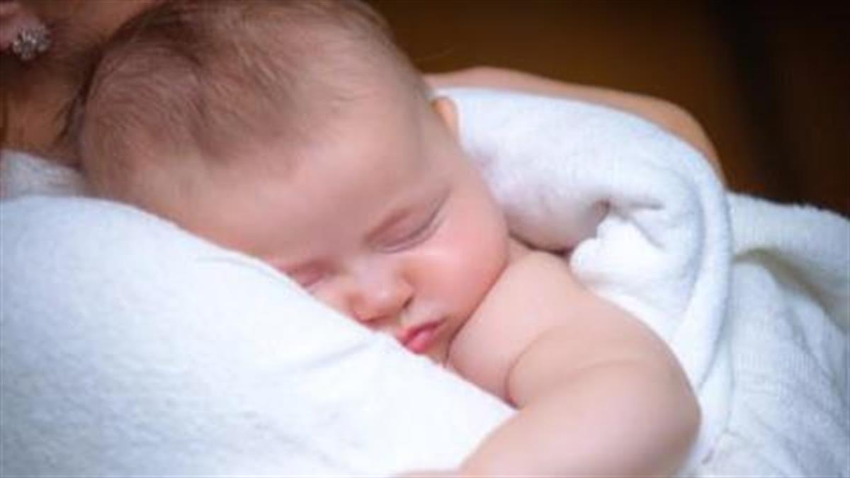 Έρευνα: Όσο περισσότερο αγκαλιάζουμε ένα μωρό τόσο πιο έξυπνο γίνεται