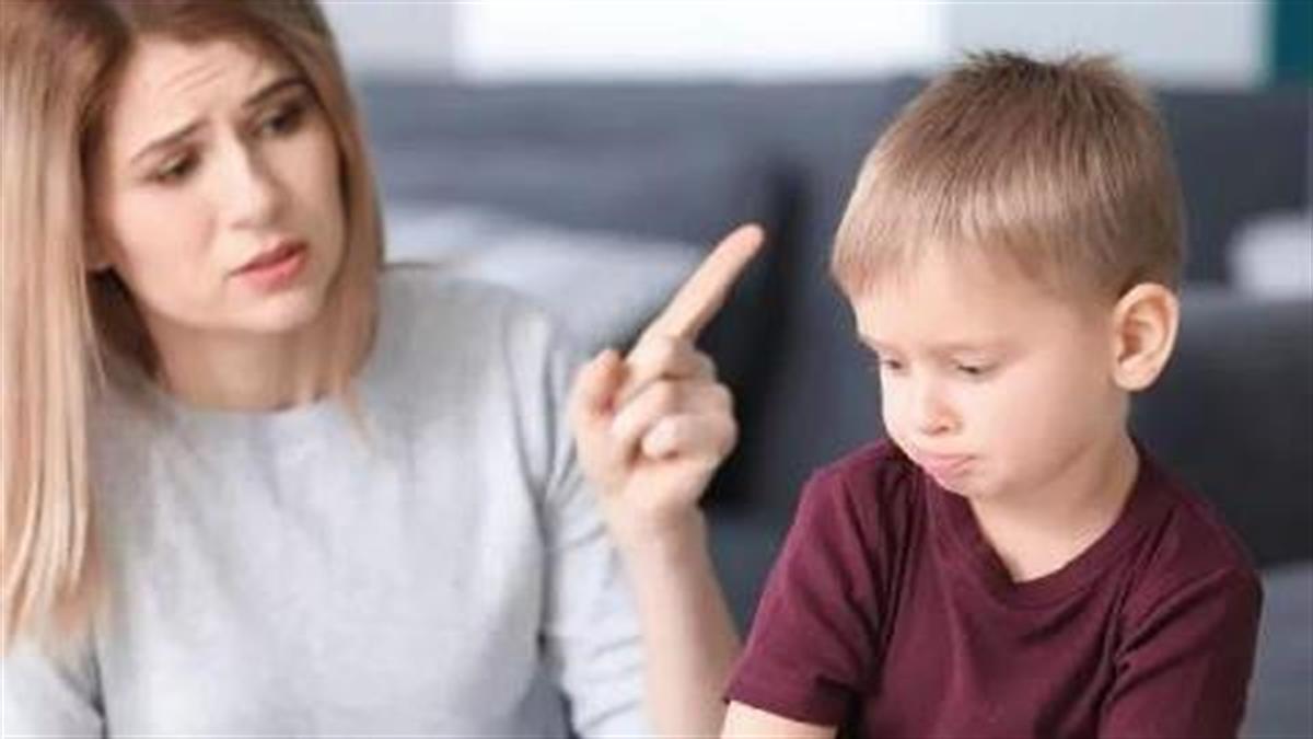 5 φράσεις που πληγώνουν την αυτοπεποίθηση του γιου σας και πρέπει να αποφεύγετε