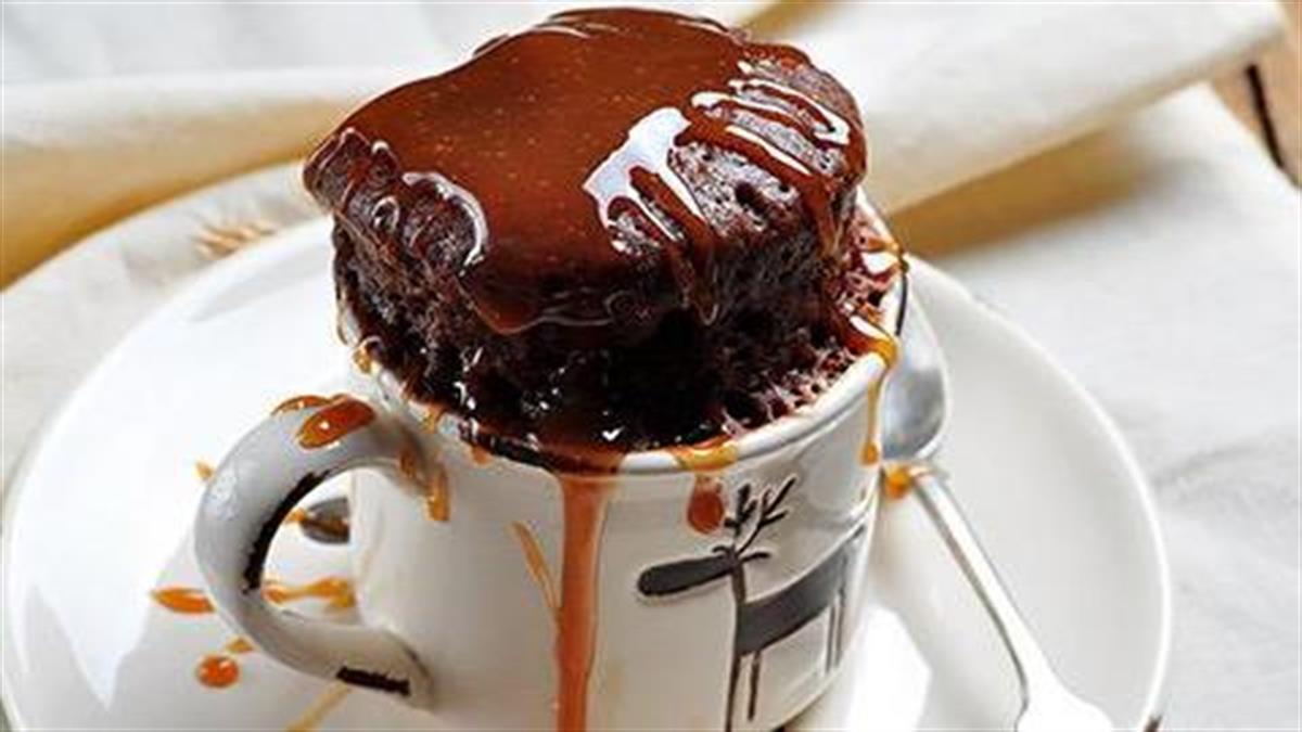 Ατομικό κέικ σοκολάτας σε… λιγότερο από 2 λεπτά!