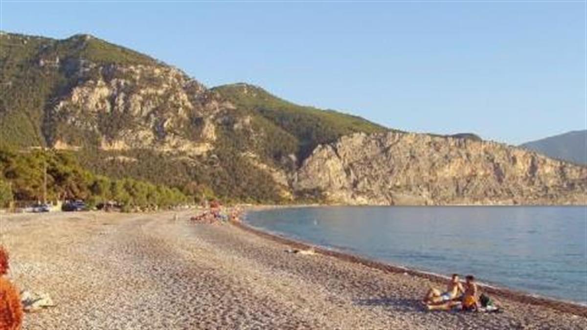 5 «ευρύχωρες» παραλίες στην Αττική για να πάμε θάλασσα με ασφάλεια