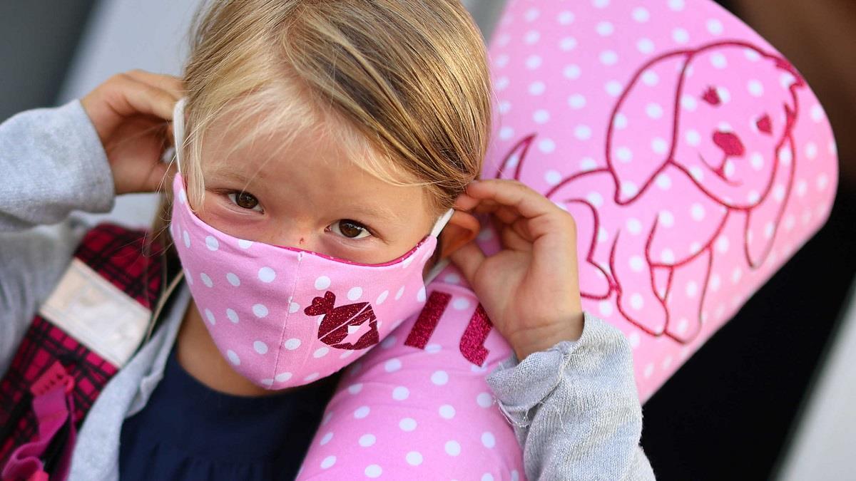 ΠΟΥ: Οδηγίες για τη χρήση μάσκας από παιδιά - Από ποια ηλικία πρέπει να τις φορούν