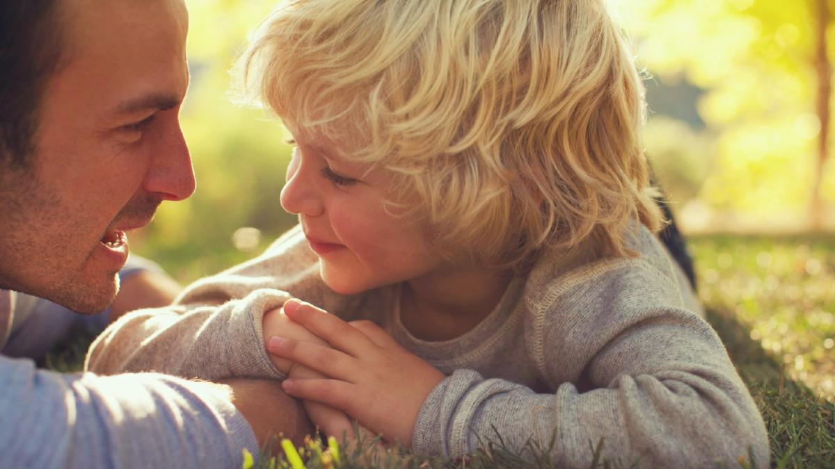Απαντάμε στα «γιατί» των παιδιών για να αγαπήσουν τη γνώση και να μεγαλώσουν ευτυχισμένα