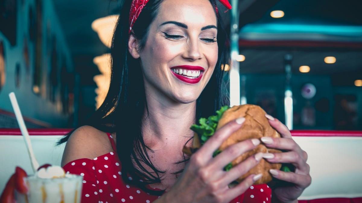 Τα μυστικά των γυναικών που τρώνε ό,τι θέλουν χωρίς να παχαίνουν