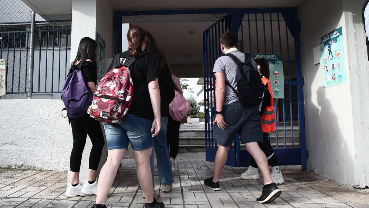 Τηλεκπαίδευση: Μαθητές γυμνασίου αγοράζουν τάμπλετ για συμμαθητές τους που δεν έχουν