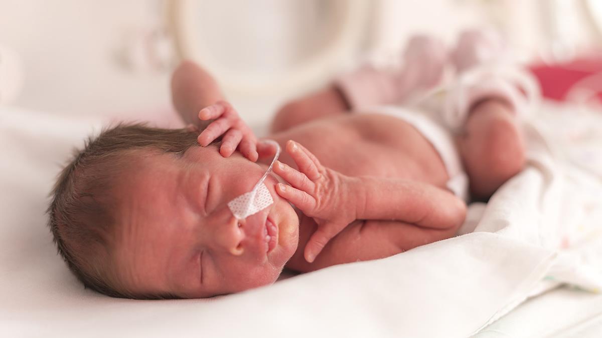 «Είσαι το μικρό μου θαύμα»: η συγκινητική ιστορία ενός πρόωρου μωρού