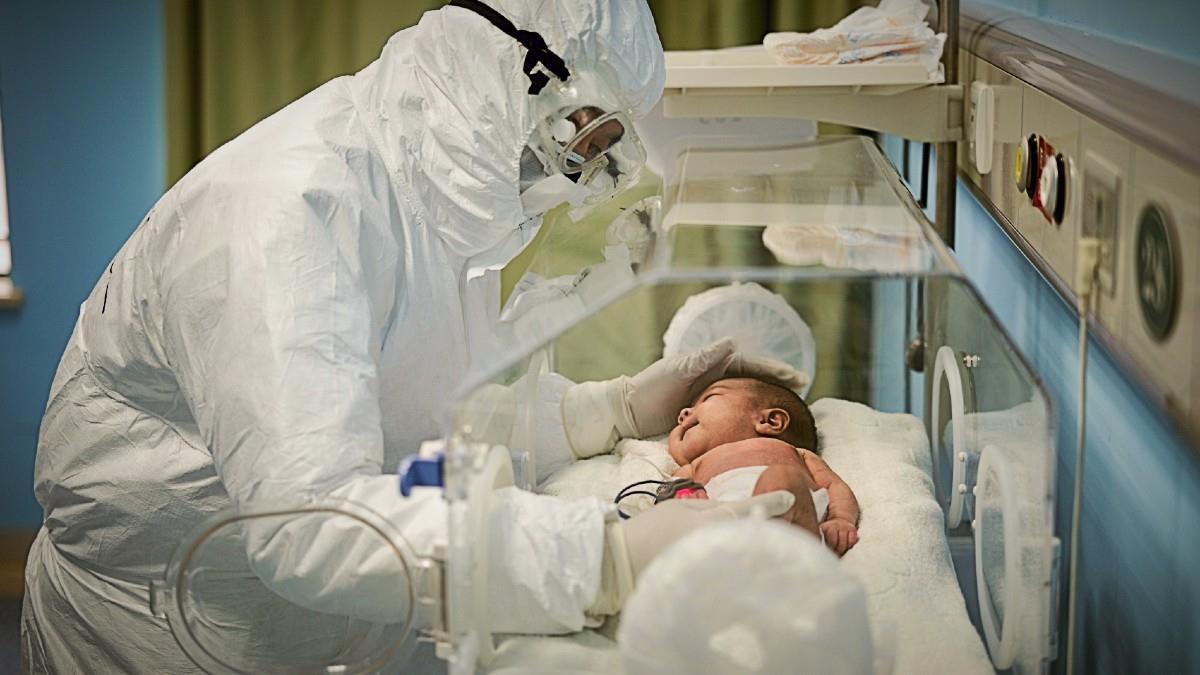 Εθελόντρια νοσηλεύτρια: Δώσαμε αληθινή μάχη για να μη διασωληνωθεί μωρό 22 μηνών
