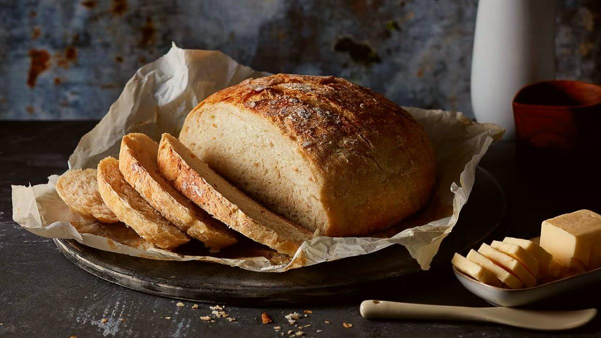 Πανεύκολο και αφράτο σπιτικό ψωμί χωρίς ζύμωμα