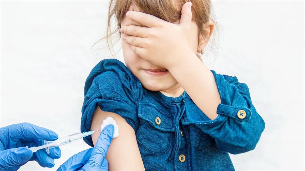Η. Μόσιαλος: πότε πρέπει να κάνουν τα παιδιά το εμβόλιο του κορονοϊού;