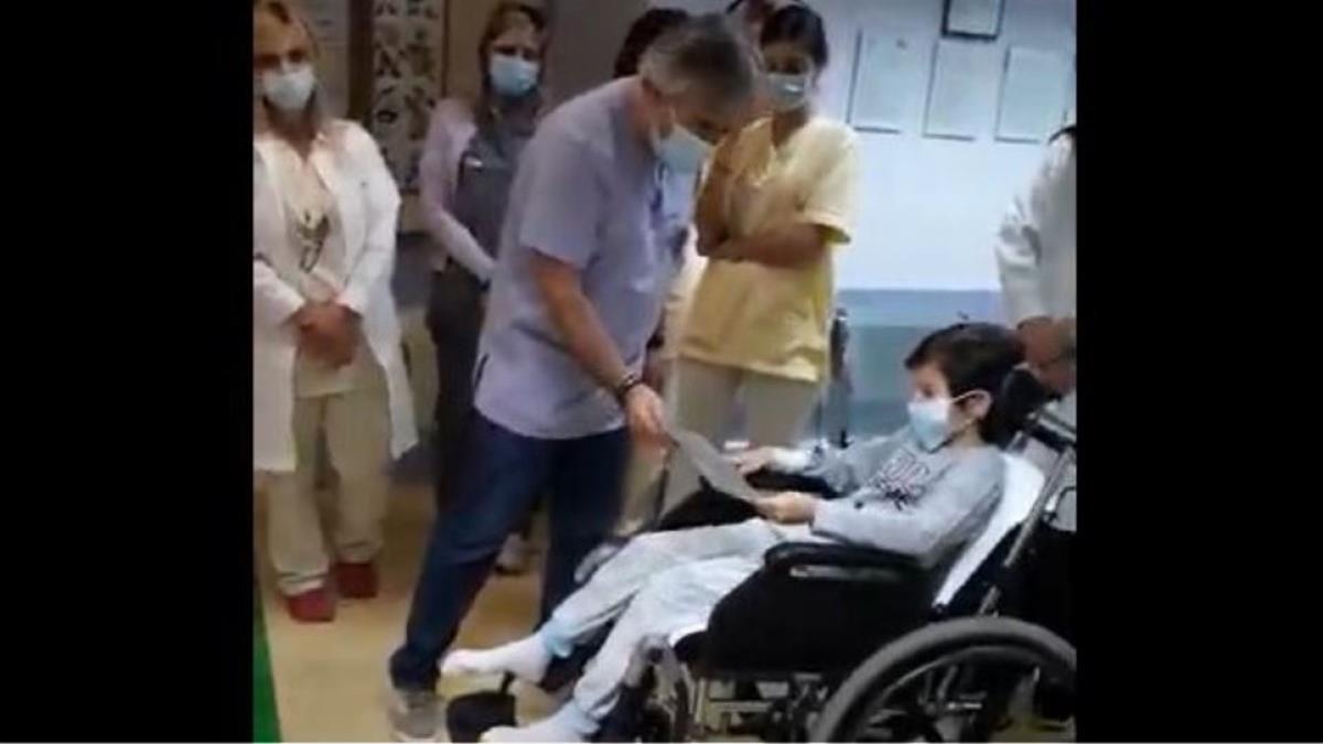 Ο μικρός Γιάννης βγήκε από τη ΜΕΘ: το συγκινητικό βίντεο από το νοσοκομείο