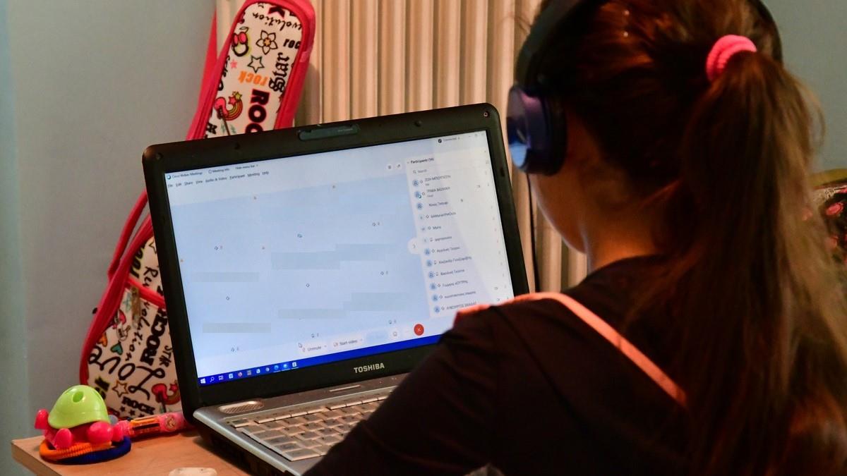 Το Υπ. Παιδείας δίνει επιταγές €200 σε μαθητές για να αγοράσουν υπολογιστή