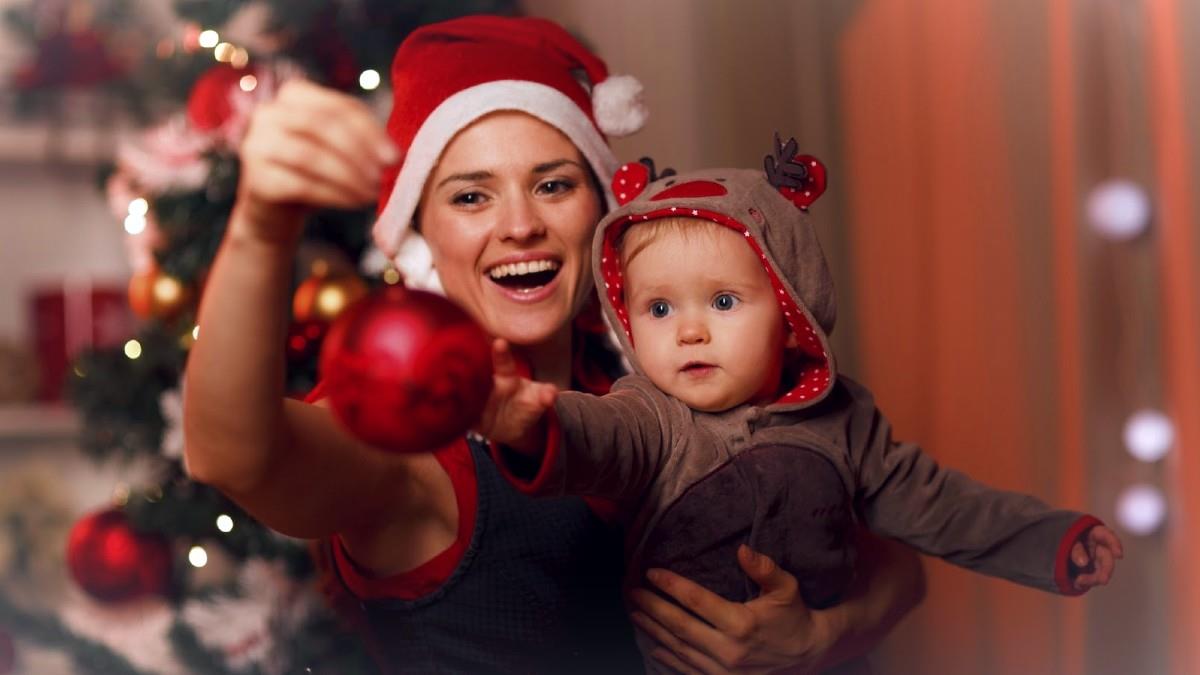 «Τι ζητήσαμε απ’ τον Άι Βασίλη για τα πρώτα Χριστούγεννα του μωρού μας (εν μέσω πανδημίας)»