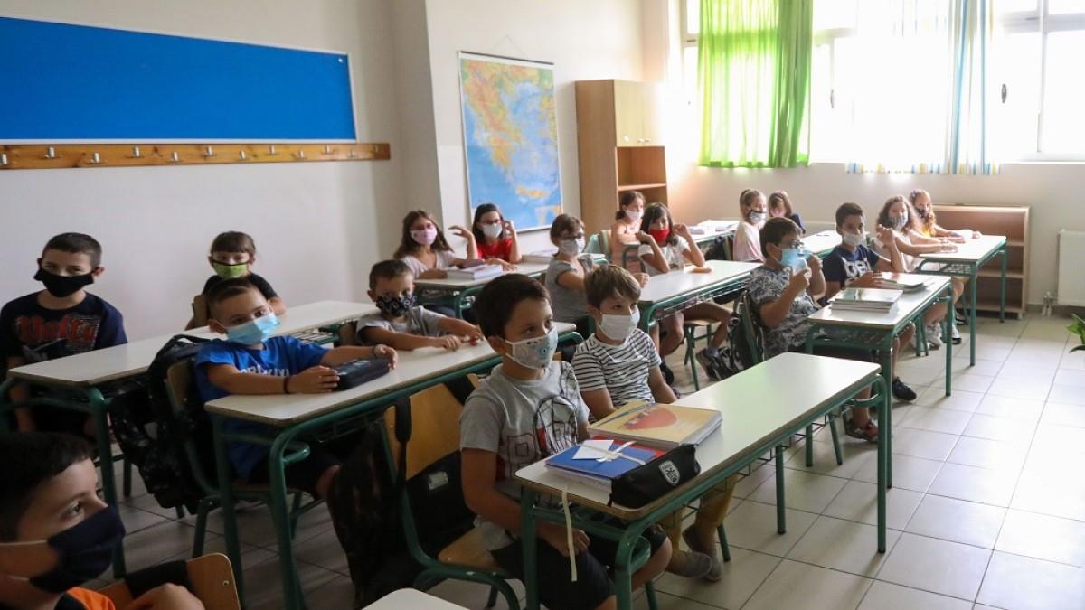 Καθηγητής Σαρηγιάννης: «Τα σχολεία πρέπει να ανοίξουν στις 20 Ιανουαρίου»