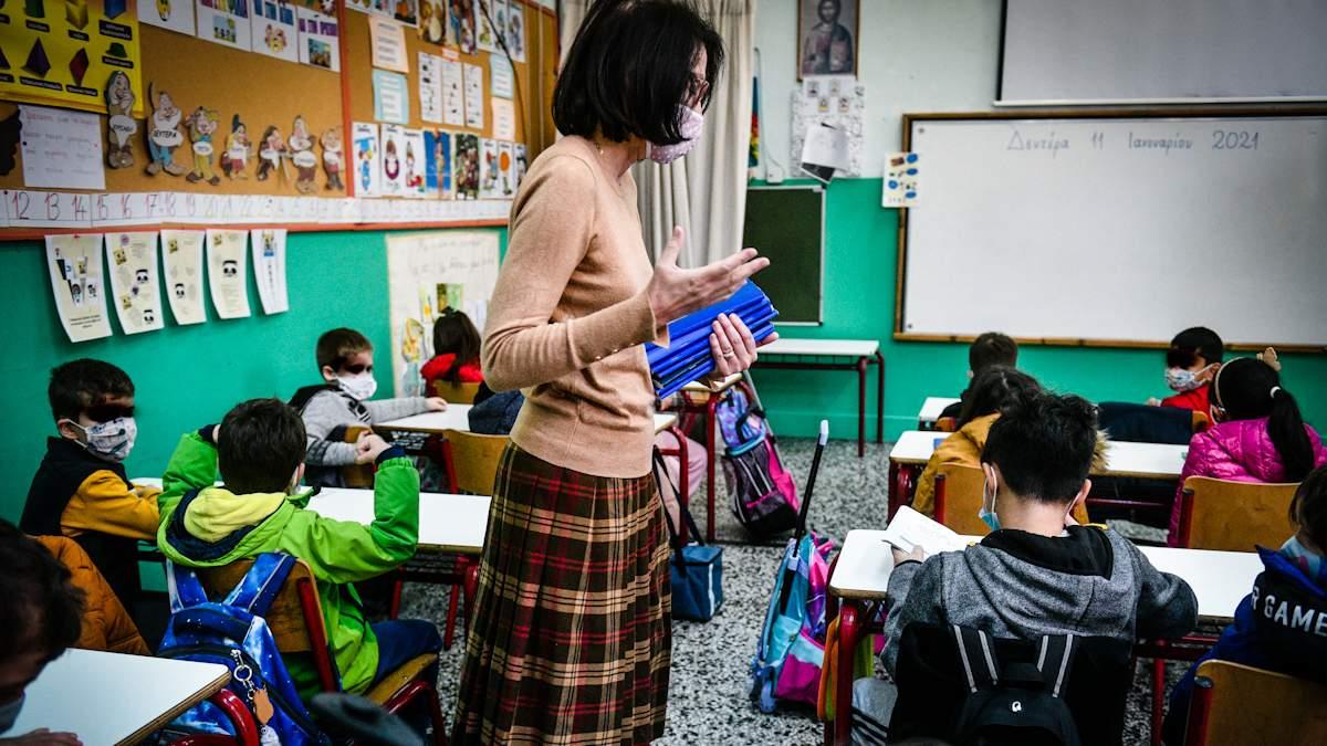 Ο Δήμος Δ. Λέσβου μοίρασε κουβέρτες στα σχολεία - Αντιδρά η Διεύθυνση Πρωτοβάθμιας Εκπαίδευσης