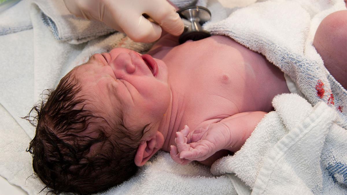 Ηλεία: Πέθανε 34χρονη έγκυος από επιπλοκές, αφού γέννησε ένα υγιέστατο μωράκι