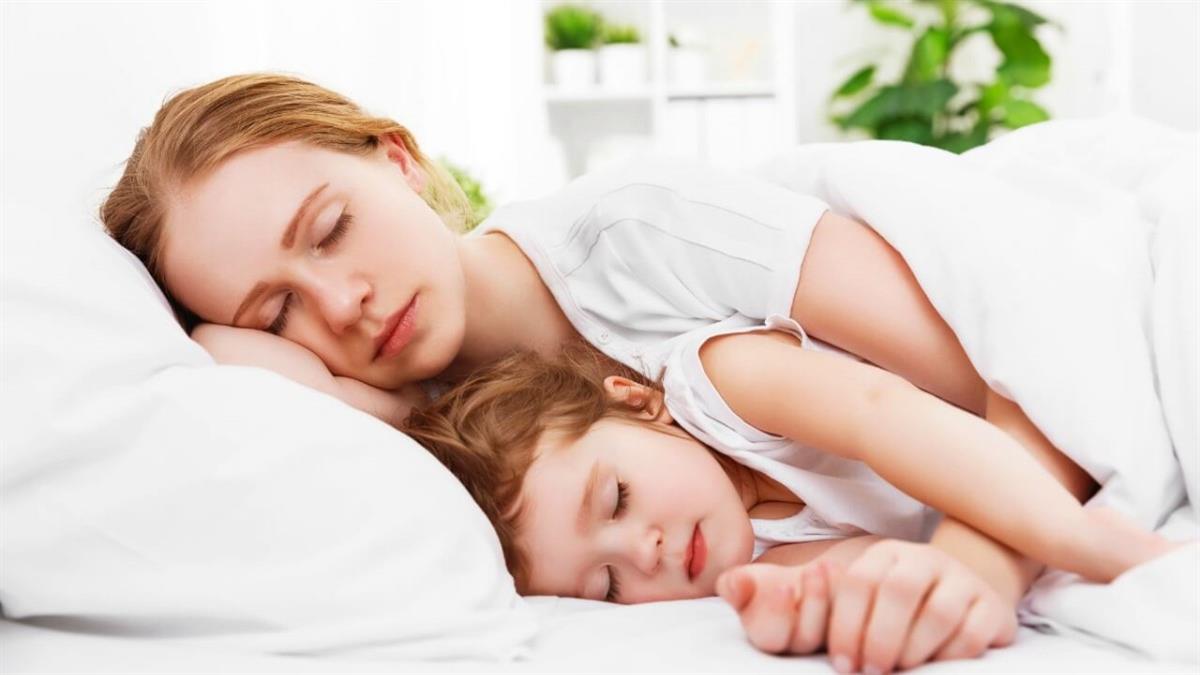 Είναι σωστό να κοιμάμαι με την 4χρονη κόρη μου;