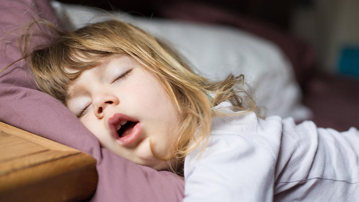 Γιατί τα παιδιά δεν πρέπει να κοιμούνται με ανοιχτό στόμα
