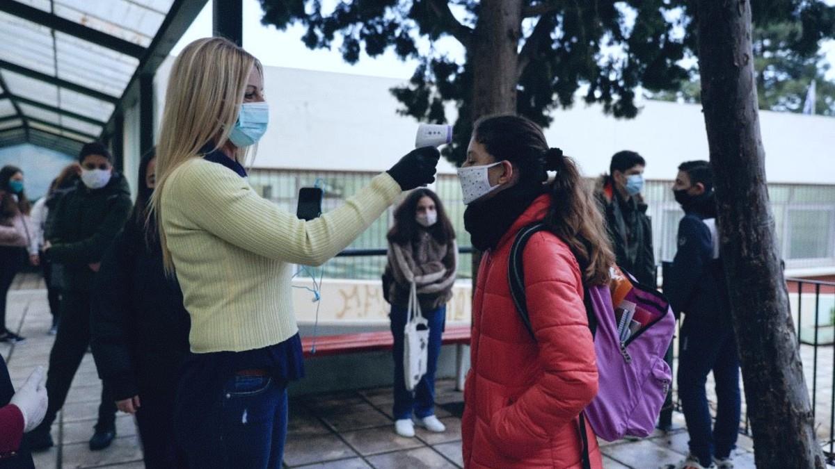 Λέσβος: Στον εισαγγελέα καθηγήτρια που αρνείται να φορέσει μάσκα στο μάθημα