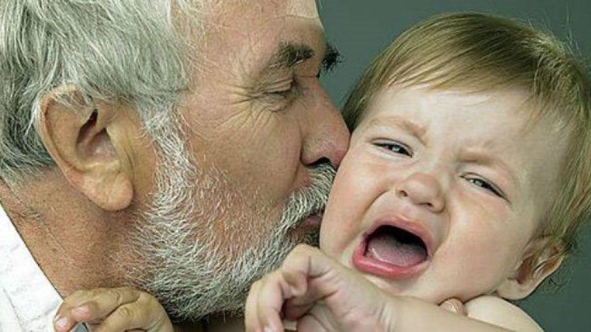 «Δεν πιέζω ποτέ την κόρη μου να αγκαλιάζει τους παππούδες της αν δεν θέλει»