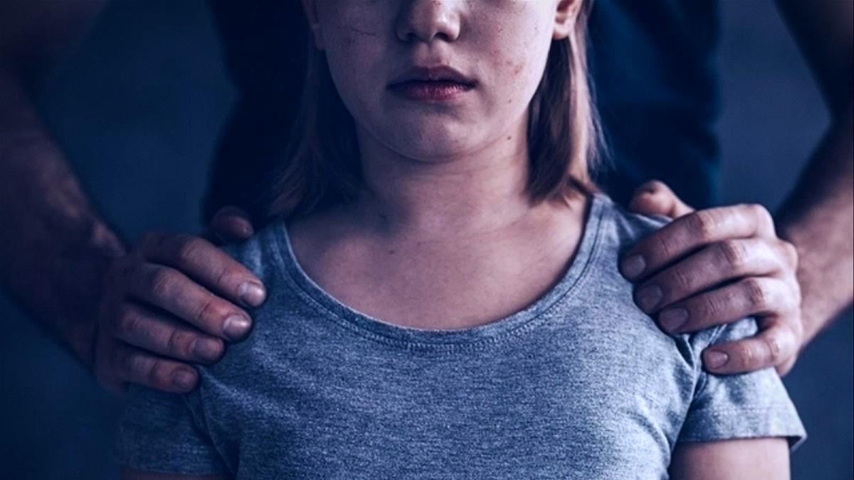 Κορινθία: 45χρονος κατηγορείται ότι βίαζε επί 5 χρόνια την ανήλικη κόρη του