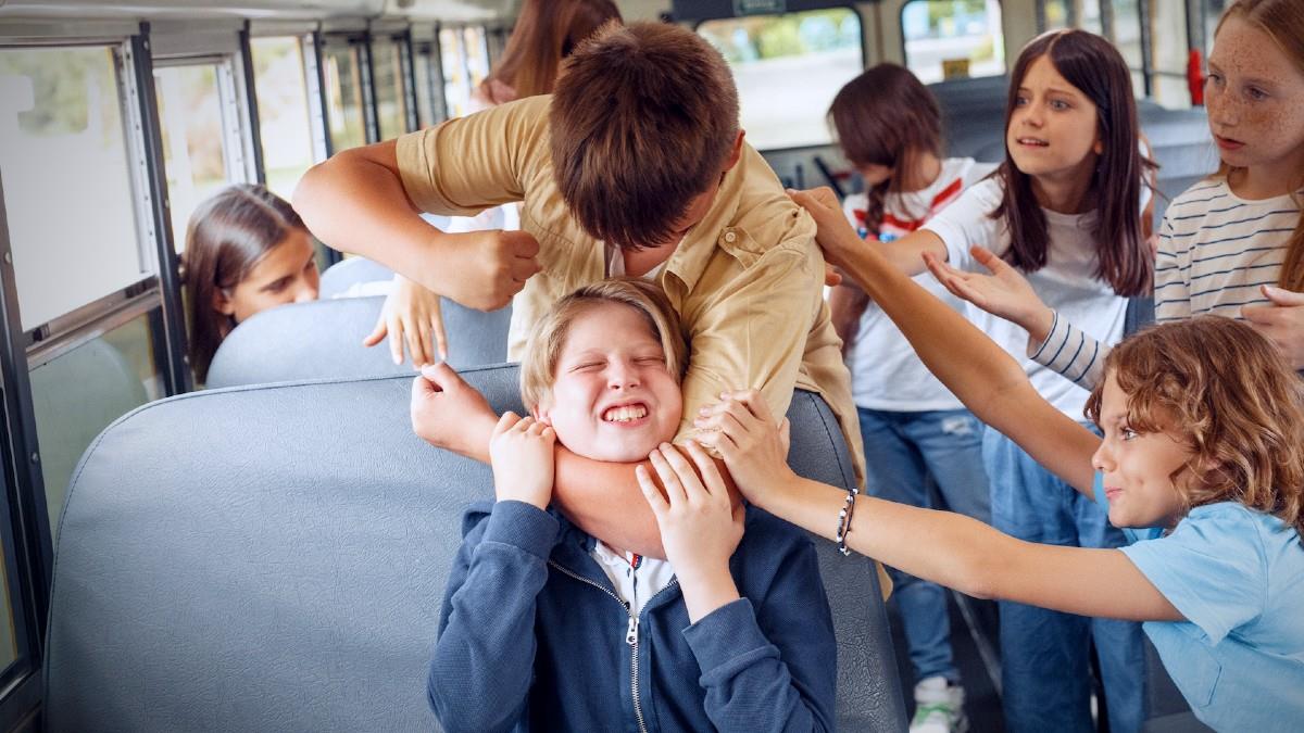 11χρονος πήδηξε από παράθυρο σχολικού λεωφορείου για να γλυτώσει το bullying